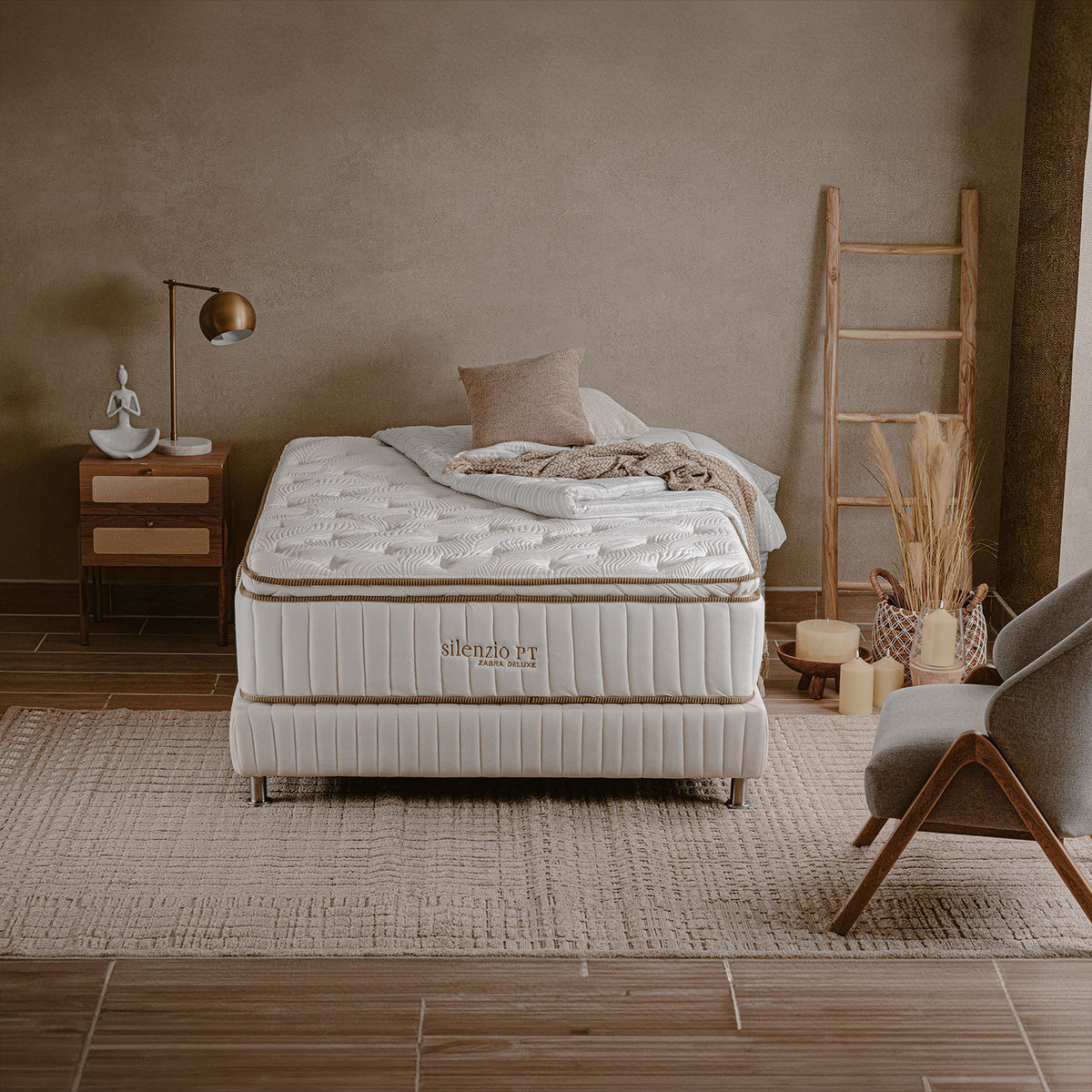 Colchón King Silenzio Deluxe Pillow Top (Garantia 25 Años)