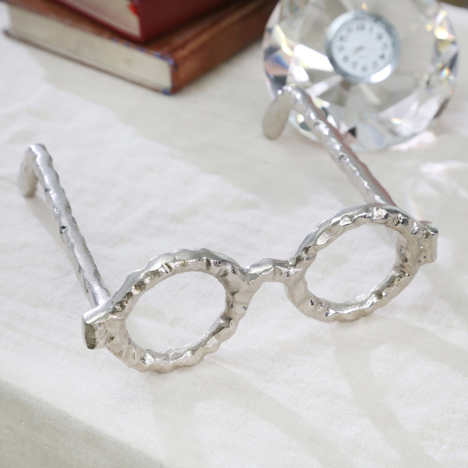 Figura 18X18X8  Plateado Gafas
