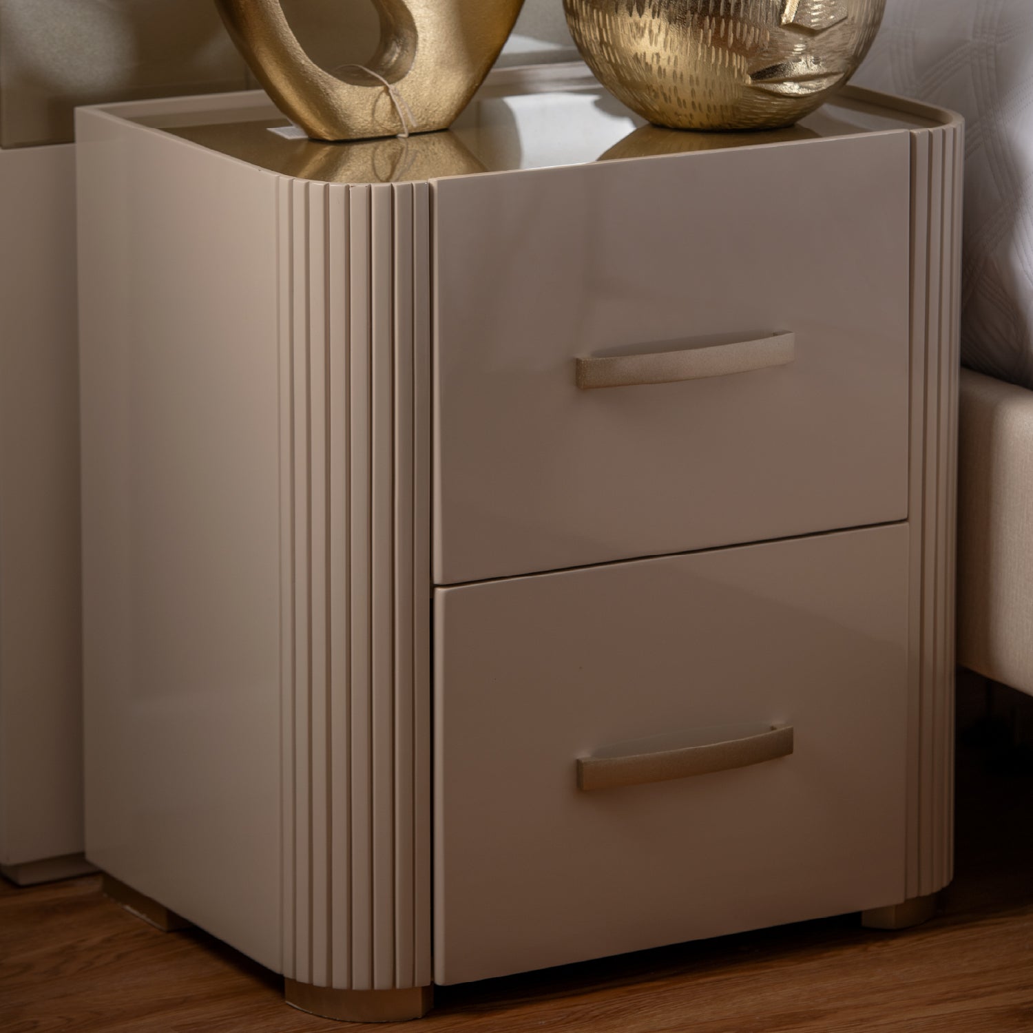 Mesa de Noche Sabina Taupe, Champaña