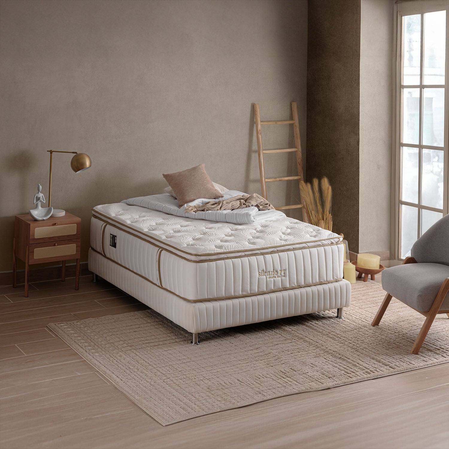 Colchón Queen Silenzio Deluxe Pillow Top (Garantia 25 Años)