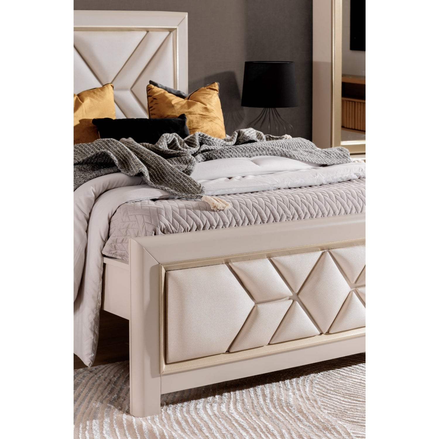 Cama Semi Doble Marriot Greige, Champaña
