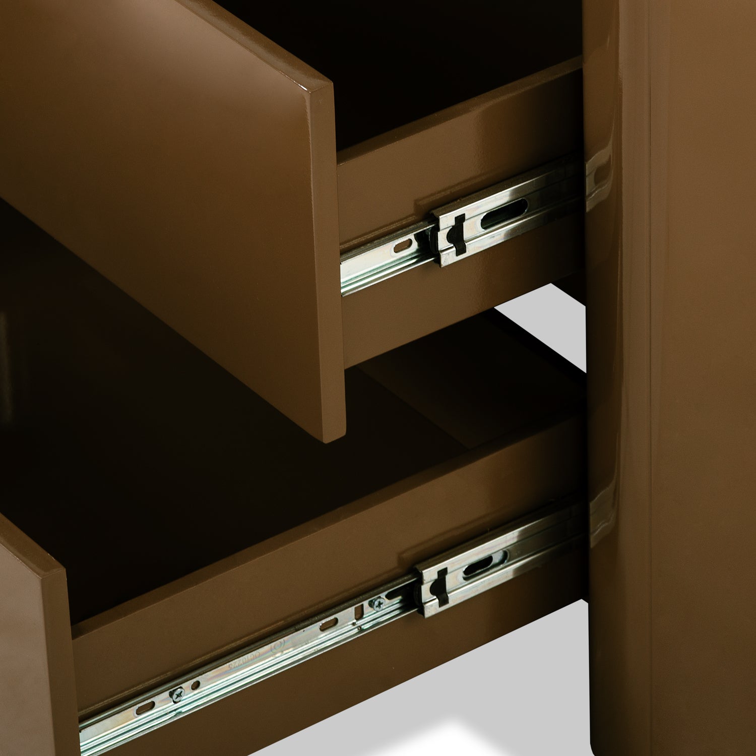 Mesa de Noche Oklam 3 Gavetas, Capuchino