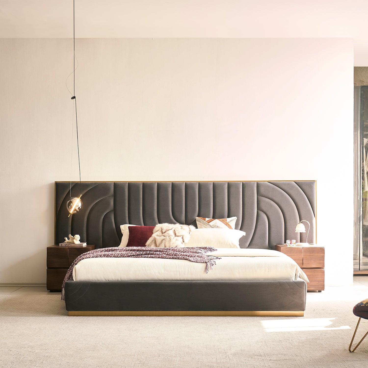 Cama Queen Sharon Velvet Gris Oscuro