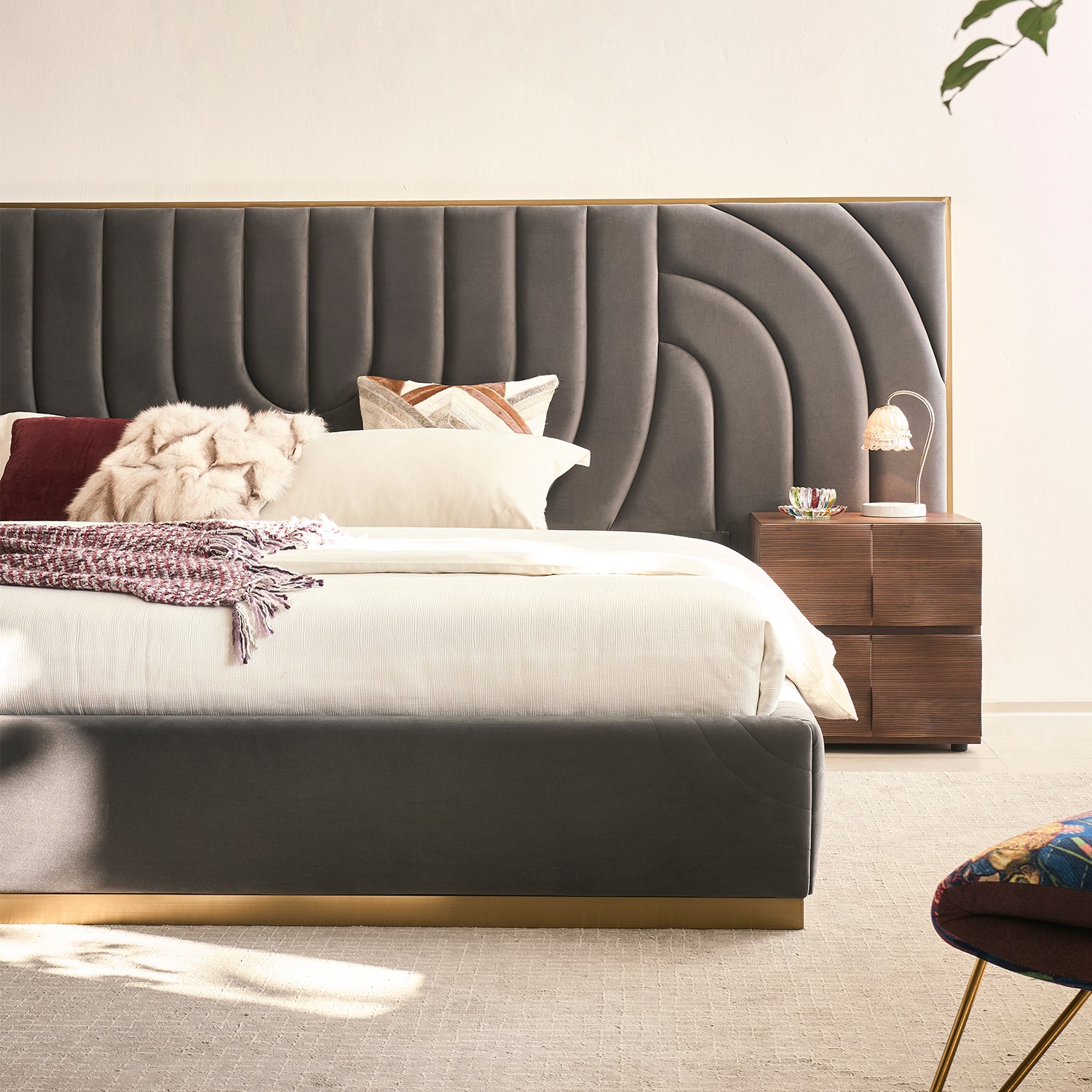 Cama Queen Sharon Velvet Gris Oscuro