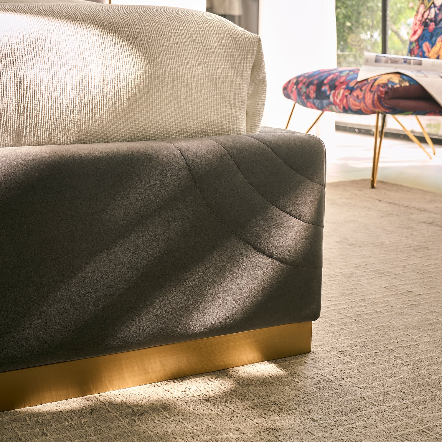 Cama Queen Sharon Velvet Gris Oscuro