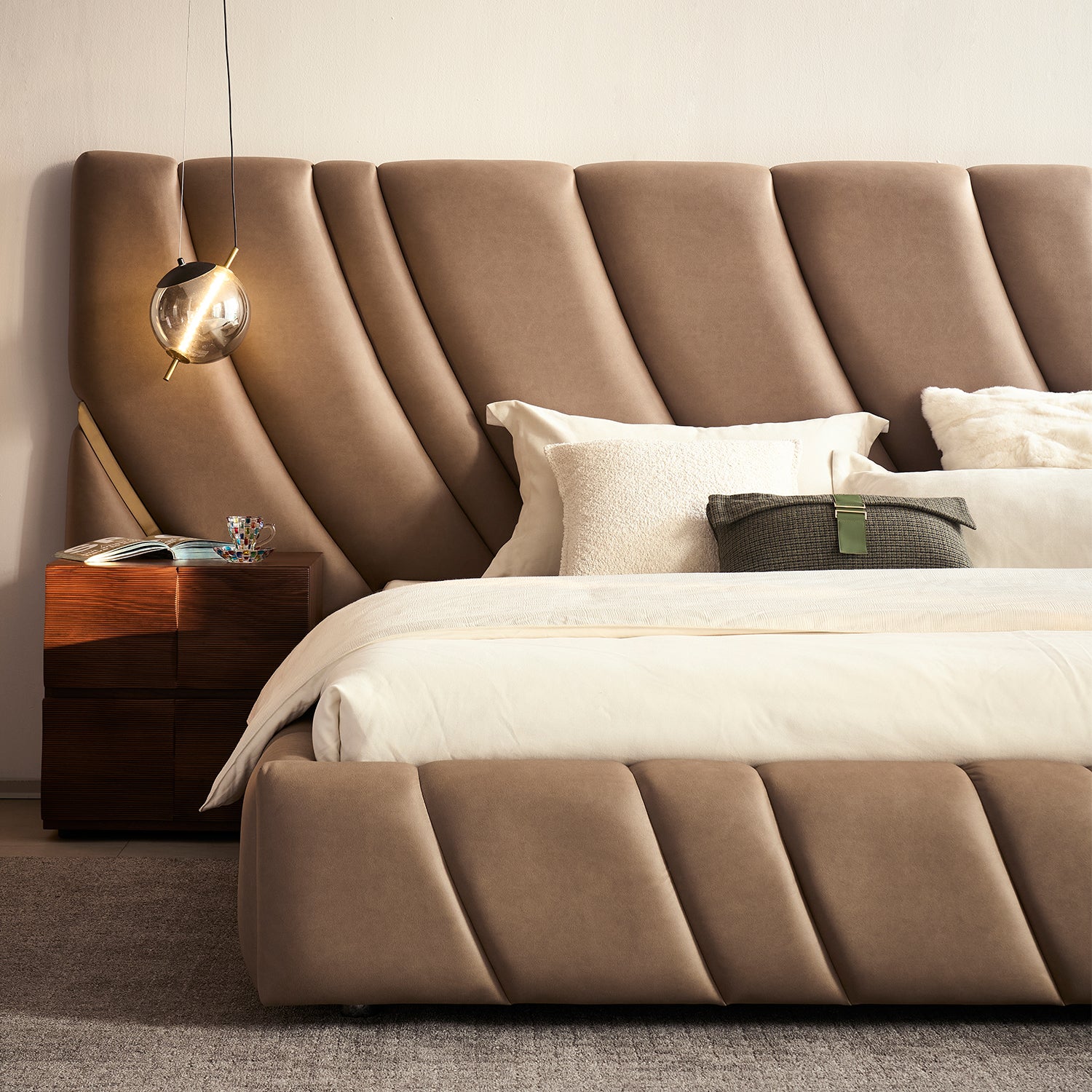 Cama Queen Luna Microfibra Taupe
