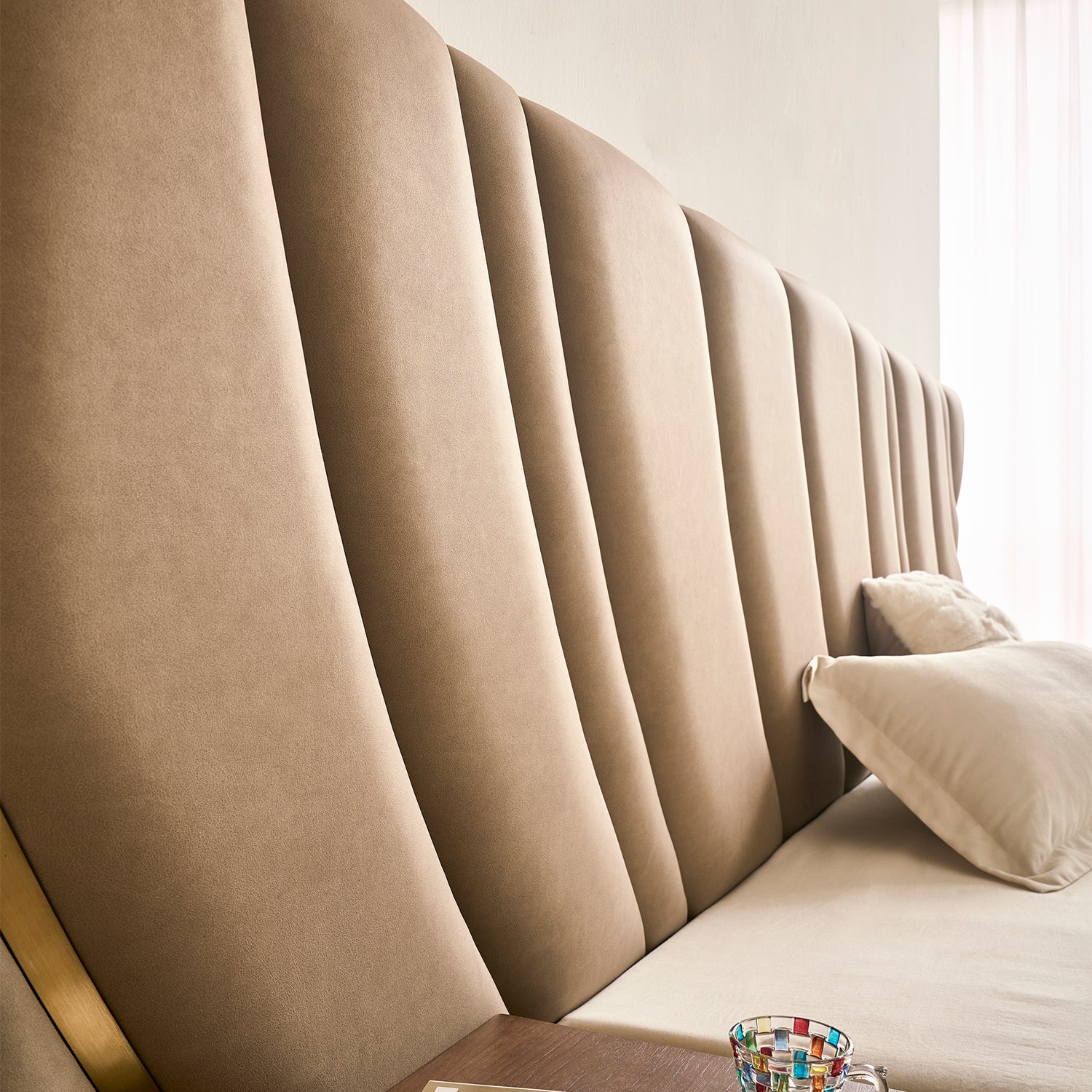 Cama Queen Luna Microfibra Taupe