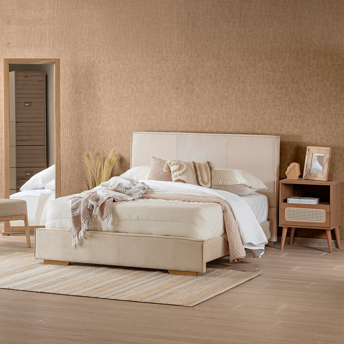 Combo Cama Doble Tokyo Beige, Natural + 2 Nocheros Donny + Colchón Horizon Soft