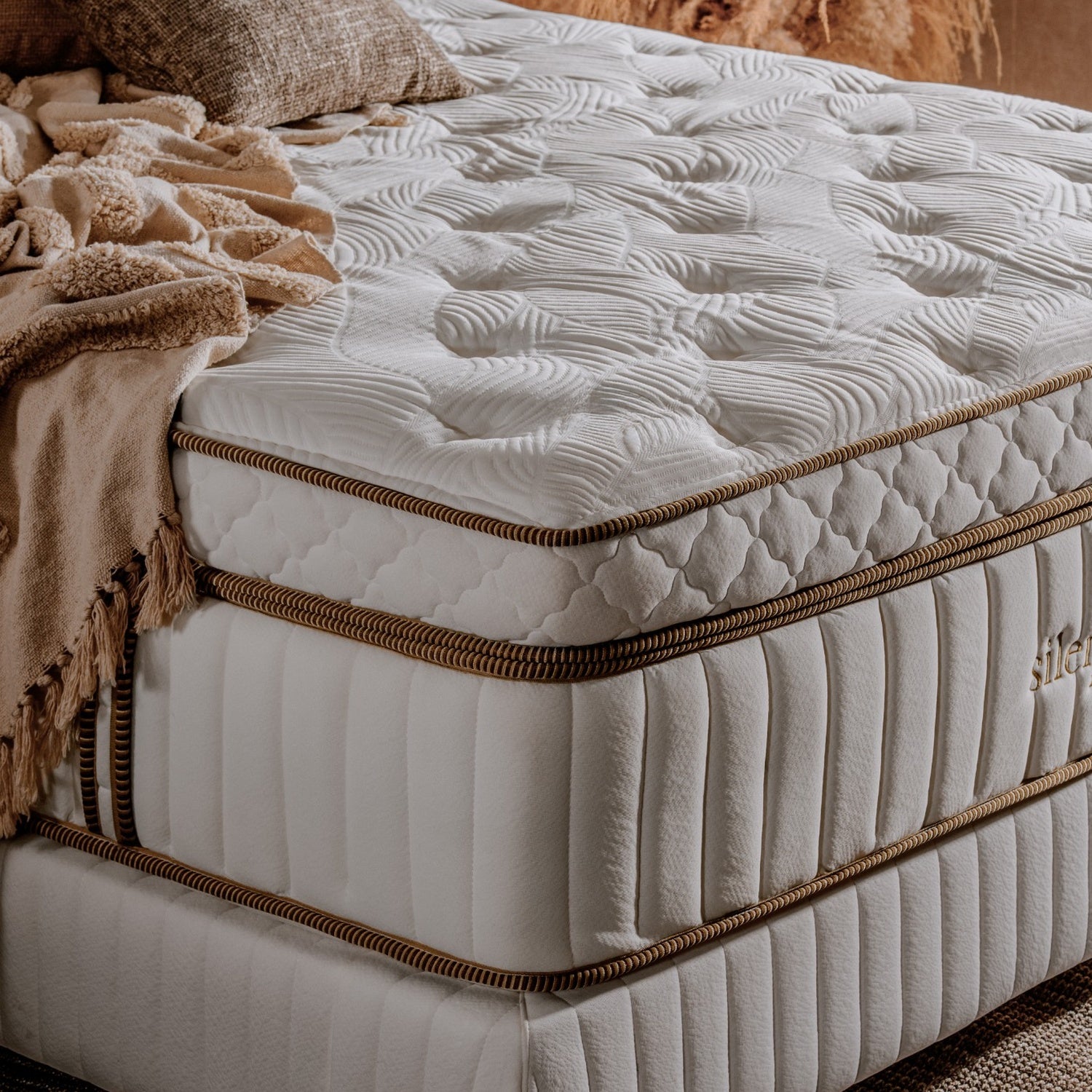 Colchón Queen Silenzio Deluxe Euro Top (Garantia 25 Años)