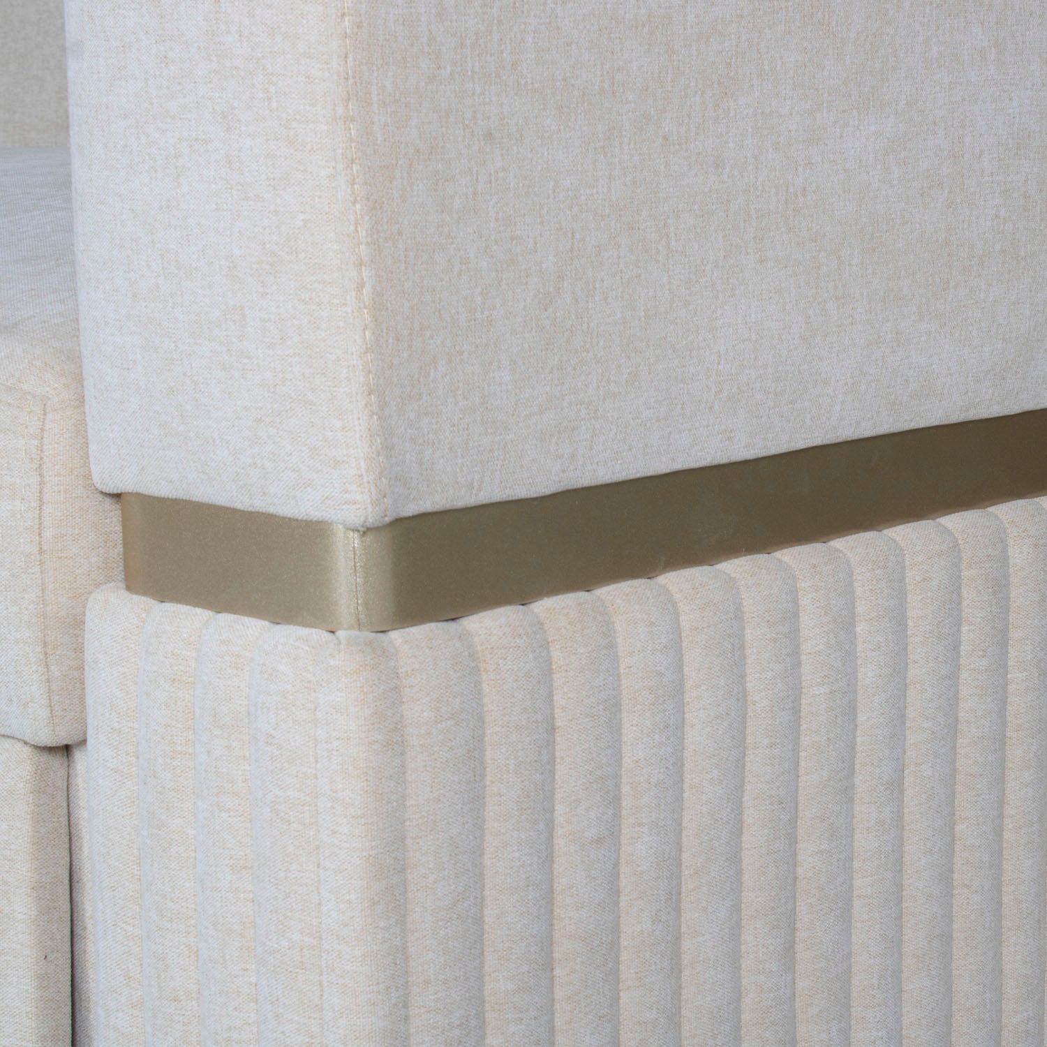 Sala Cama Dhara Chenille Almendra, Champaña 2M Lado Izquierdo Brazo Desmontable