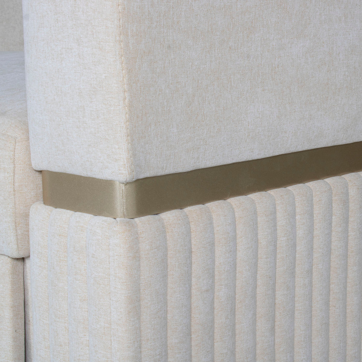 Sala Cama Dhara Chenille Almendra, Champaña 2M Lado Izquierdo Brazo Desmontable