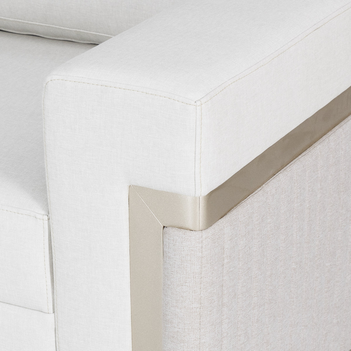 Sofá 3 Puestos Dante Eurolino Blanco, Champaña Brazo Desmontable