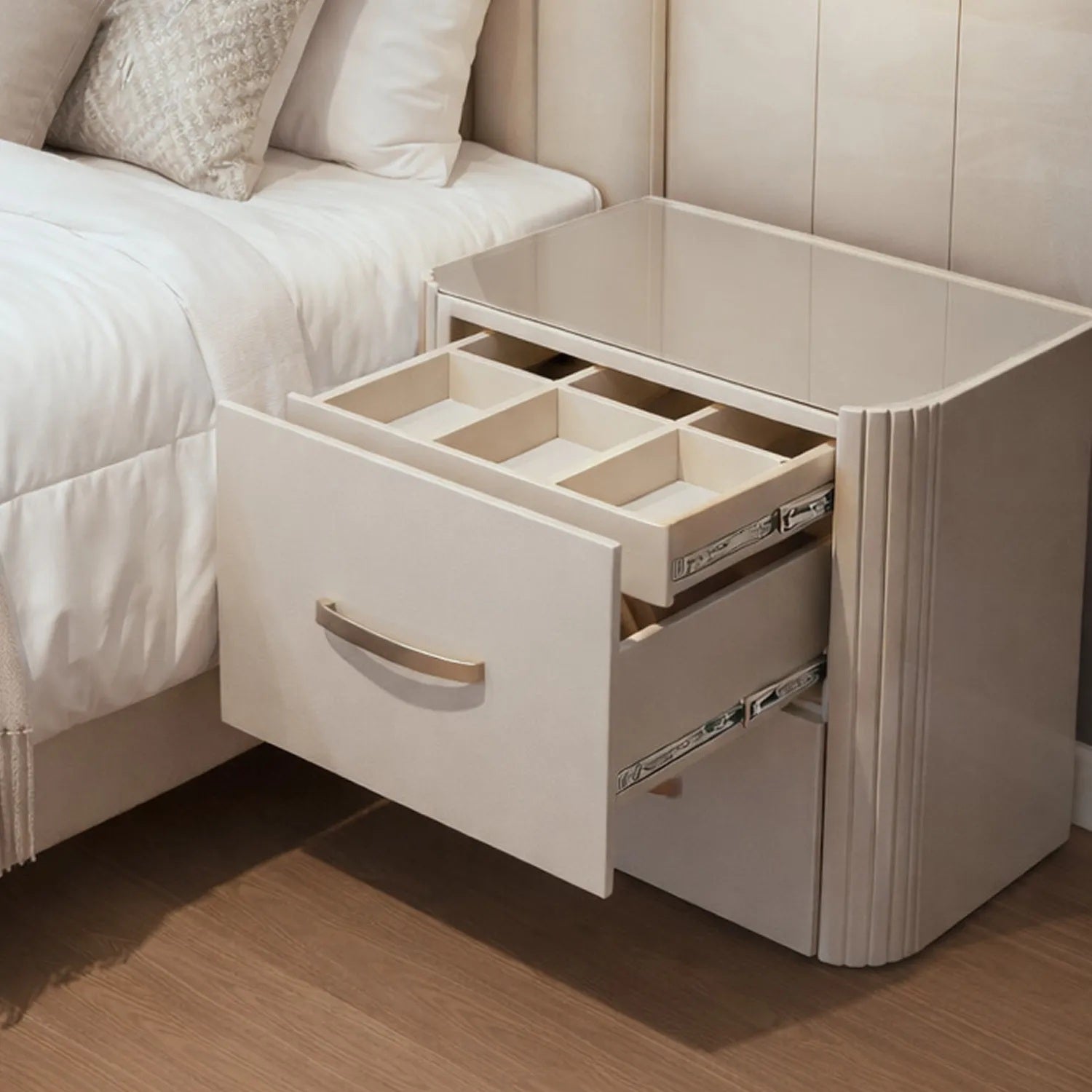 Alcoba Queen Sabina Eurocuero Champana Beige, Perla
