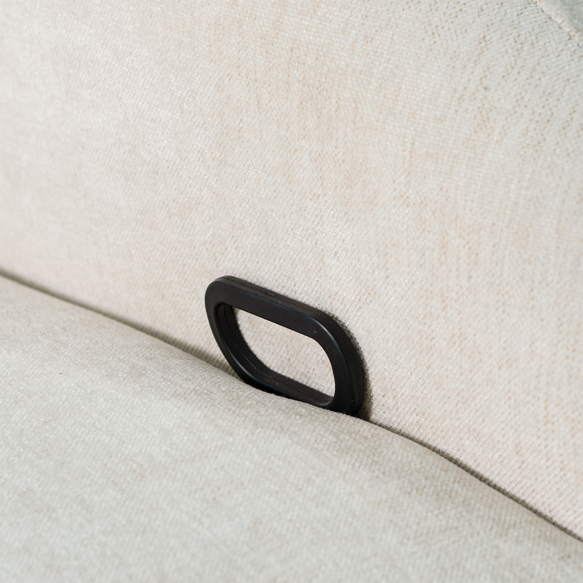 Silla Reclinable Ellis Chenille Touch Almendra Mecedora